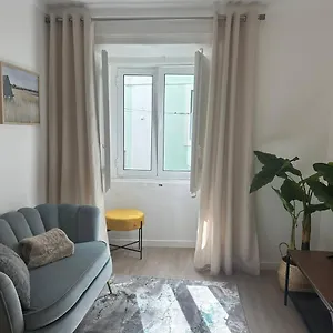 Appartamento Stylish Renovated In Chiado, Lisbona
