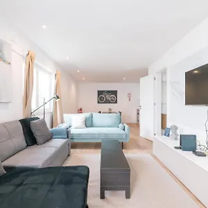 Apartment Duplex Near Belem, Lisbon
