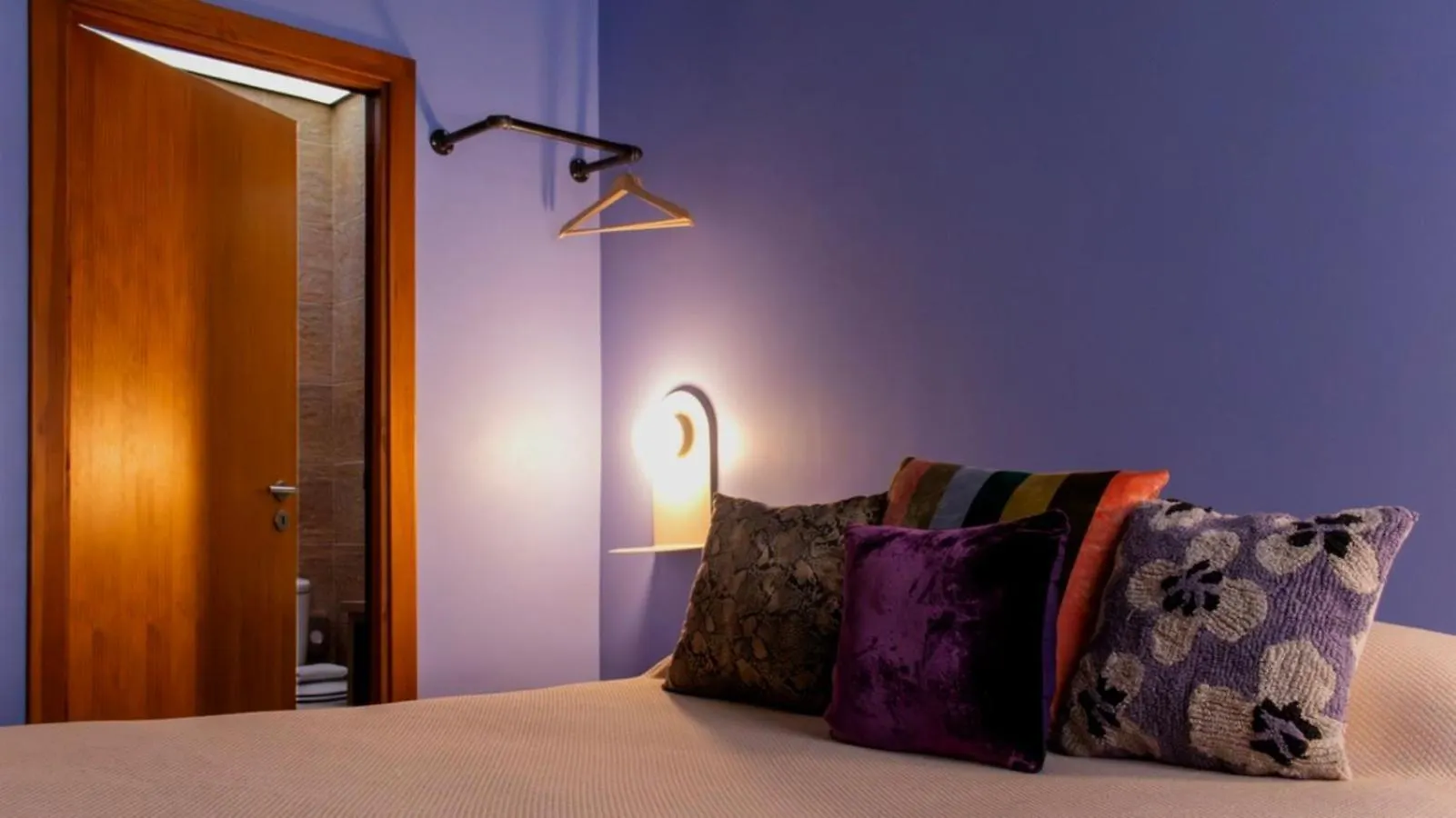 Arty Home In The Heart Of Lisbon , Baixa Chiado